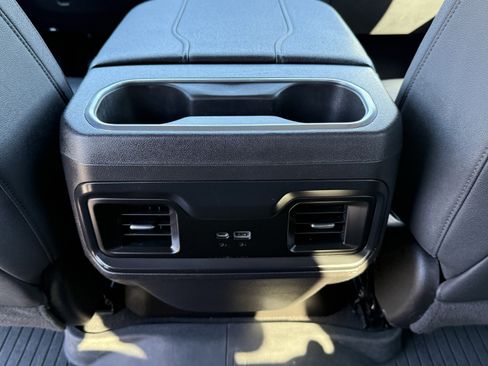 Used 2024 Chevrolet Silverado 1500 LT Trail Boss w/ LT Trail Boss Premium Package AWD/4WD image 17