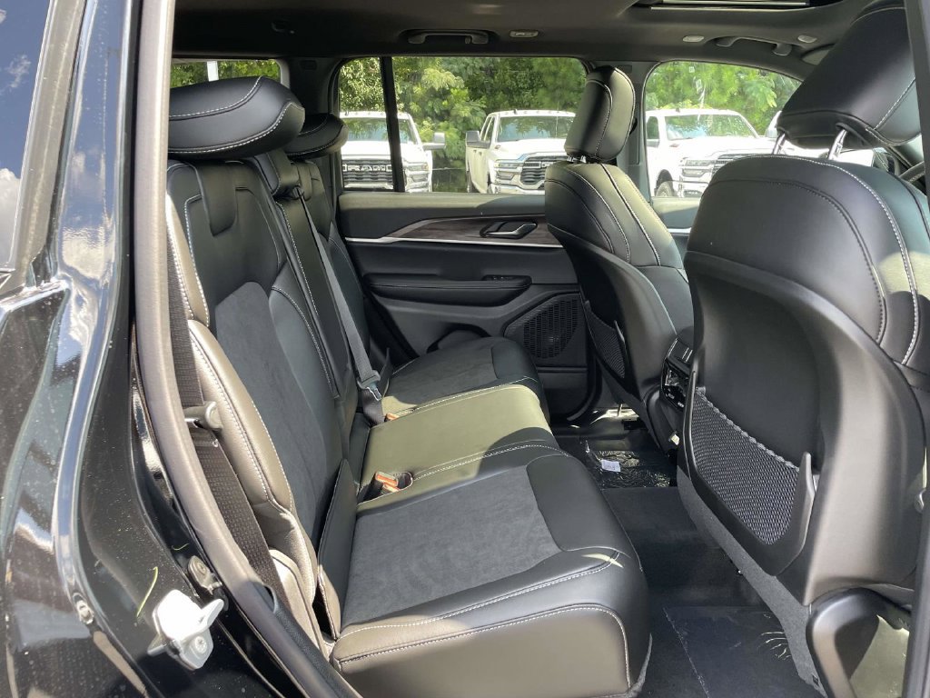 New 2027 Jeep Grand Cherokee 4WD image 17