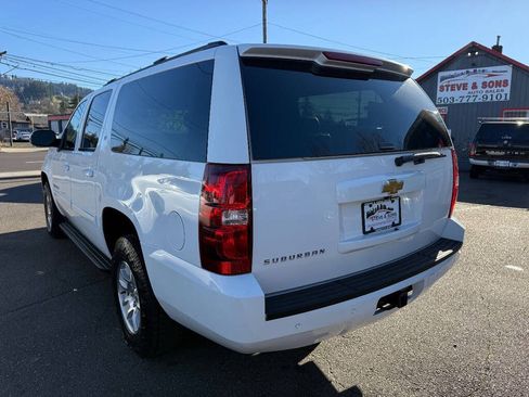 Used 2014 Chevrolet Suburban LT image 7