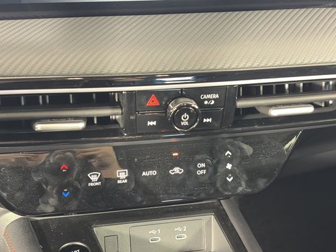 Used 2025 Nissan Kicks SR image 21