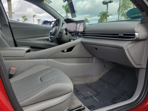 Certified 2024 Hyundai Elantra SEL w/ Convenience Package image 23