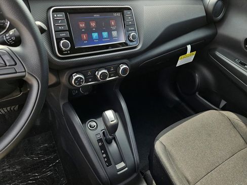 New 2025 Nissan Kicks S image 16