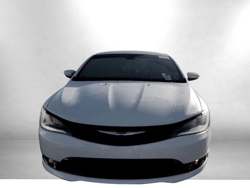Used 2015 Chrysler 200 S FWD image 4