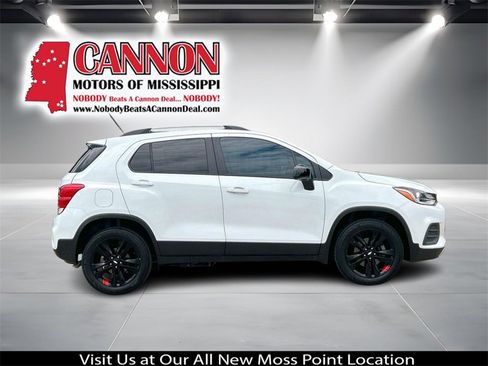 Used 2022 Chevrolet Trax LT w/ Redline Edition image 6