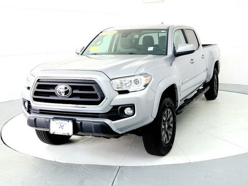 Used 2020 Toyota Tacoma SR5 AWD/4WD image 2