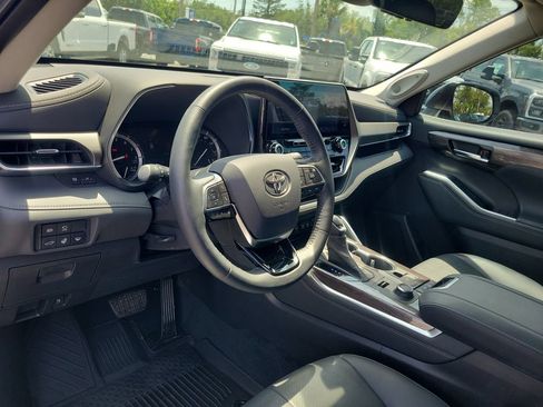 Used 2021 Toyota Highlander Limited AWD/4WD image 20