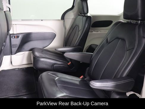 Used 2024 Chrysler Pacifica Touring-L image 16