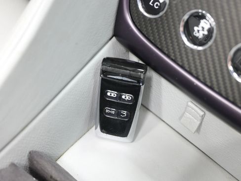 Used 2014 Aston Martin Vanquish Volante RWD image 7