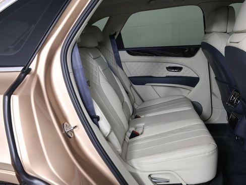 Used 2021 Bentley Bentayga image 32
