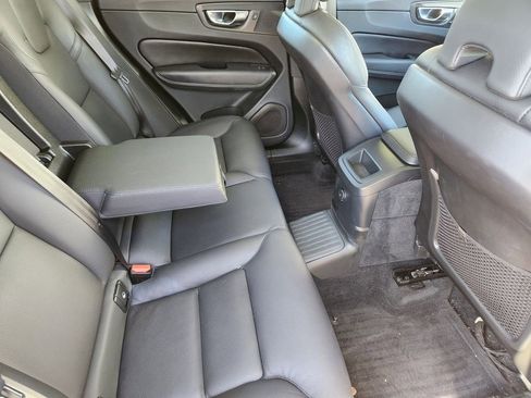 Used 2023 Volvo XC60 T8 Plus image 23