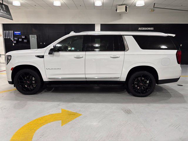 Used 2023 GMC Yukon XL SLT AWD/4WD image 2
