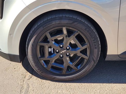 Certified 2025 Kia Carnival SX image 10