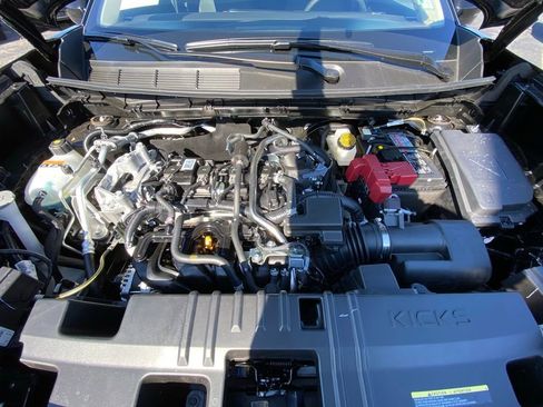 New 2025 Nissan Kicks SR image 30