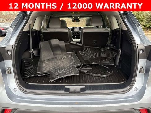 Used 2021 Toyota Highlander XLE image 12