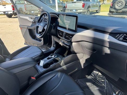 Certified 2025 Ford Escape Platinum w/ Premium Technology Package image 36