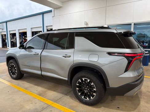 Used 2024 Chevrolet Traverse Z71 w/ Enhanced Driving Package AWD/4WD image 4
