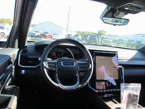 New 2026 GMC Acadia Denali Ultimate image 13