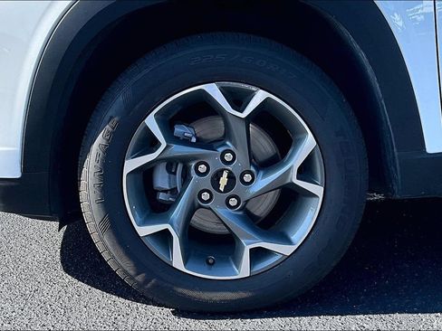 Used 2025 Chevrolet Trax LT FWD image 32