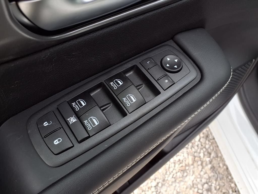 New 2026 Chrysler Pacifica Select w/ S Appearance Package FWD image 25