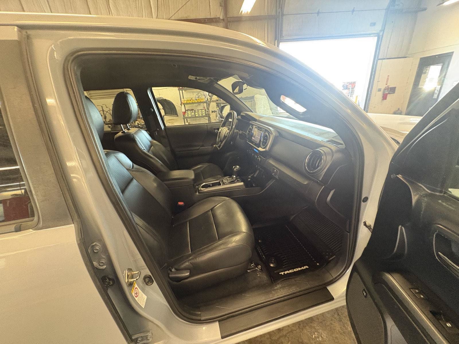 Used 2019 Toyota Tacoma TRD Off-Road AWD/4WD image 14