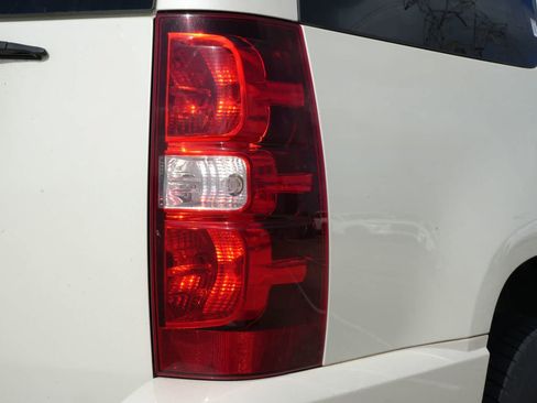Used 2014 Chevrolet Tahoe LTZ RWD image 17