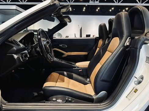 Used 2018 Porsche 718 Boxster RWD image 15