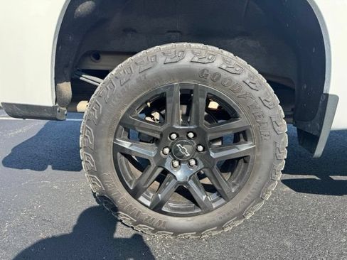 Used 2022 Chevrolet Silverado 1500 LT Trail Boss w/ Bed Protection Package AWD/4WD image 10