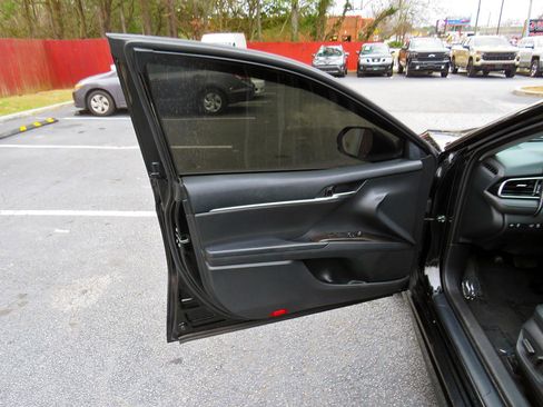 Used 2021 Toyota Camry SE image 13