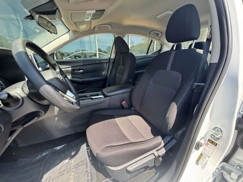 Used 2025 Nissan Sentra SV FWD image 36