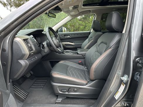 Certified 2025 Nissan Pathfinder Platinum w/ Cargo Package image 12