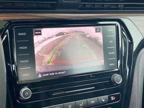 Used 2022 Volkswagen Passat 2.0T image 9