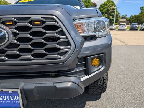 Used 2017 Toyota Tacoma TRD Off-Road w/ Tow Package (A/T) AWD/4WD image 10