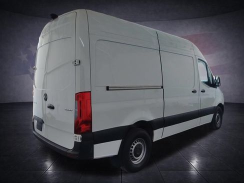 Used 2025 Mercedes-Benz Sprinter 2500 image 5