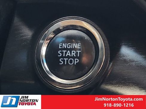 Used 2018 Toyota Avalon XLE FWD image 22