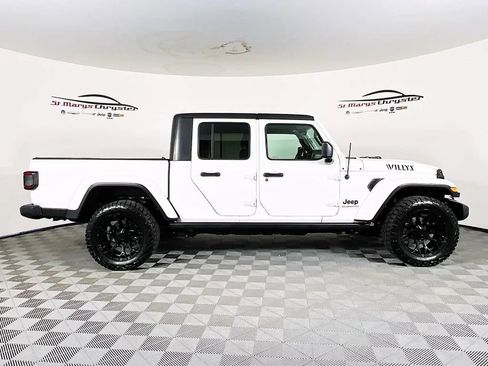 Used 2021 Jeep Gladiator Willys image 9