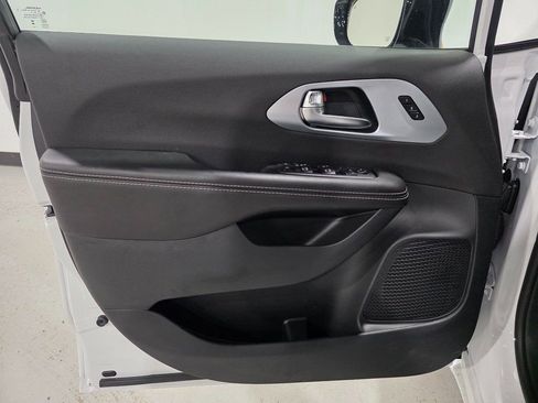 New 2026 Chrysler Pacifica Limited w/ S Appearance Package image 18