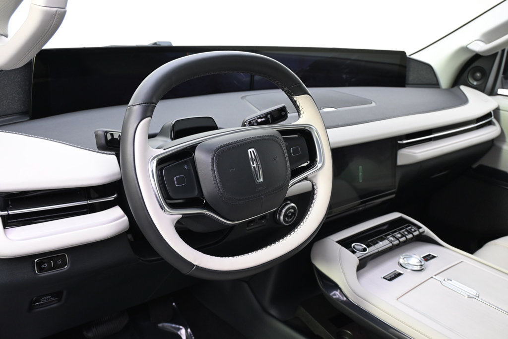 New 2026 Lincoln Navigator Reserve w/ Jet Appearance Package AWD/4WD image 11
