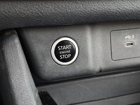 Used 2023 Nissan Rogue S image 23