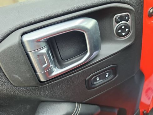 Used 2021 Jeep Gladiator Overland AWD/4WD image 11