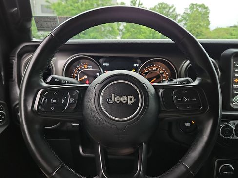 Used 2022 Jeep Wrangler Sport AWD/4WD image 19