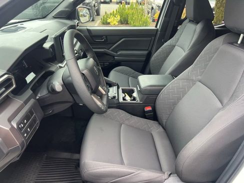 Certified 2025 Toyota Tacoma SR5 AWD/4WD image 13