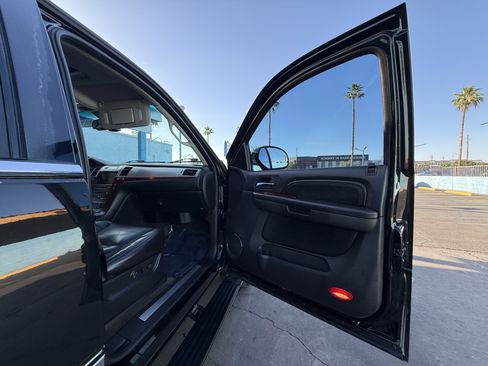 Used 2008 Cadillac Escalade AWD image 15