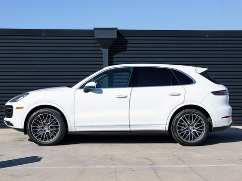 Certified 2022 Porsche Cayenne image 2