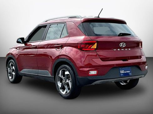 Certified 2023 Hyundai Venue Limited w/ Cargo Package FWD image 4