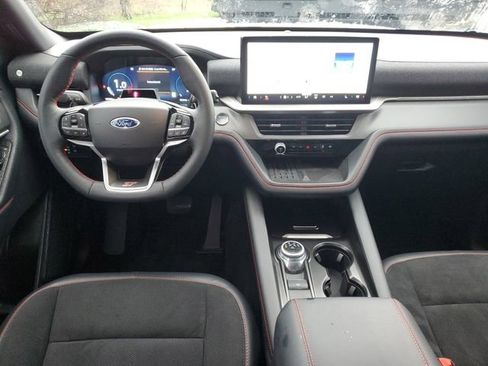 Used 2025 Ford Explorer ST image 29