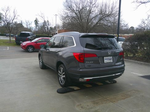 Used 2018 Honda Pilot Touring image 9
