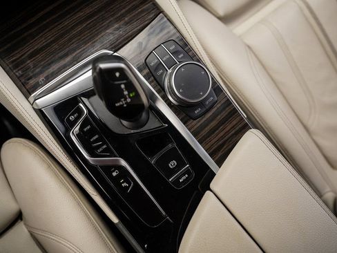 Used 2023 BMW 530e w/ M Sport Package image 34