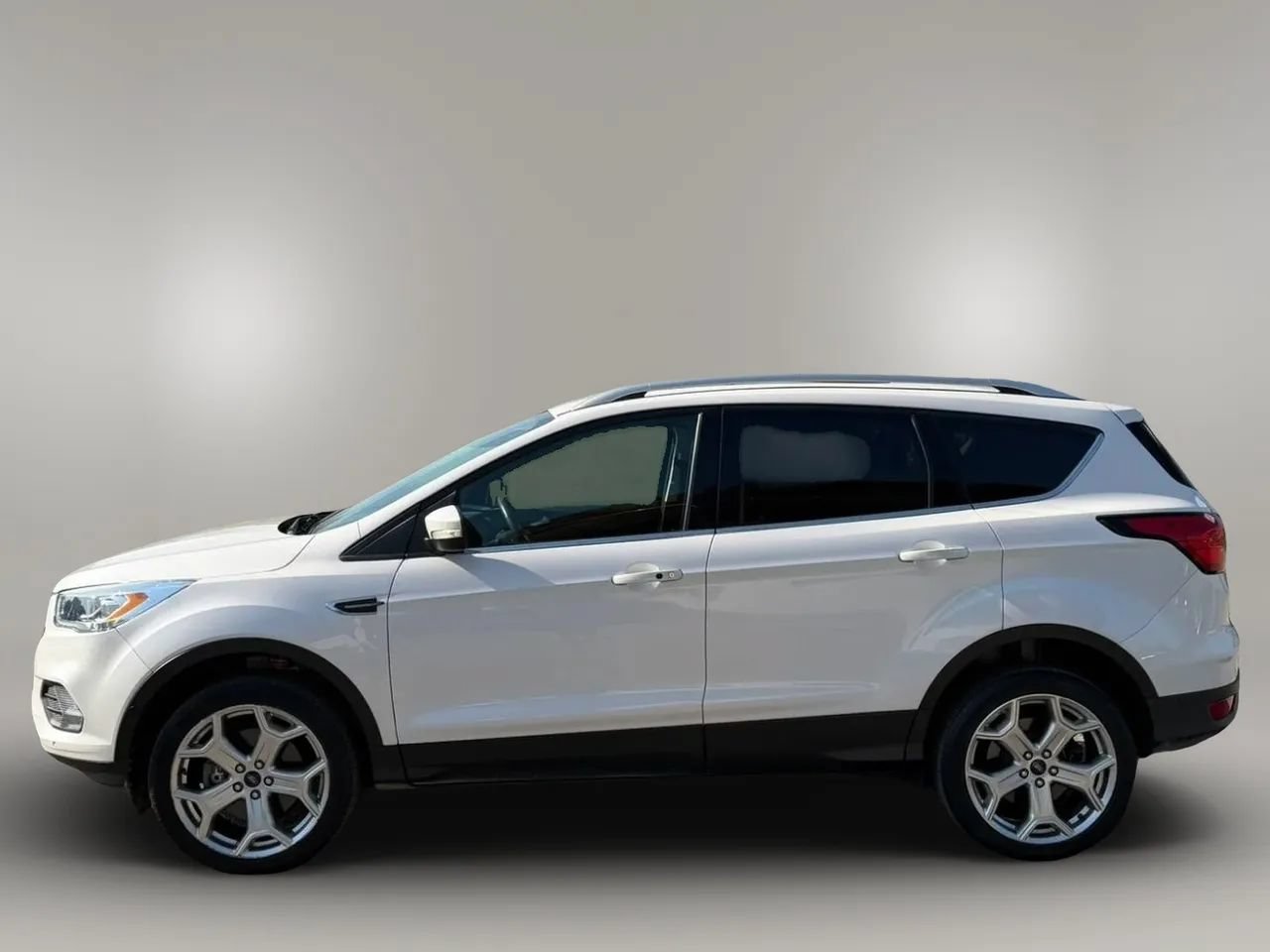 Used 2019 Ford Escape Titanium AWD/4WD image 4