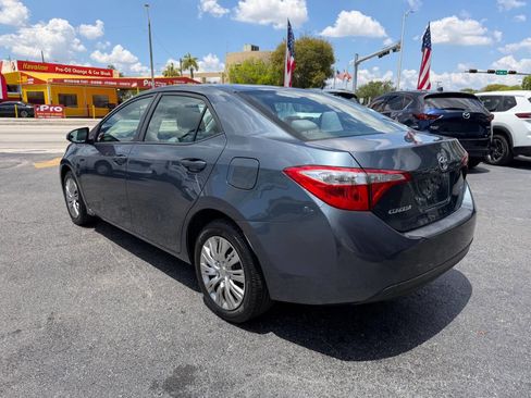 Used 2015 Toyota Corolla LE FWD image 3