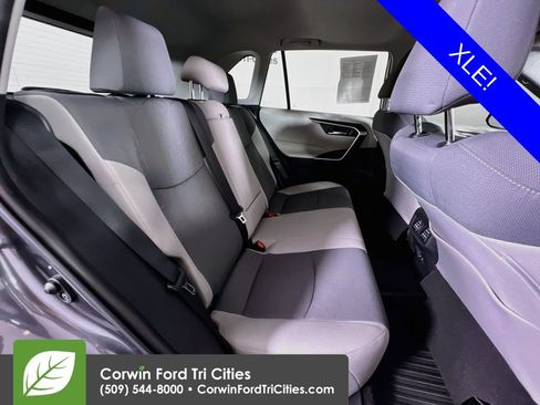 Used 2021 Toyota RAV4 XLE w/ Convenience Package AWD/4WD image 16